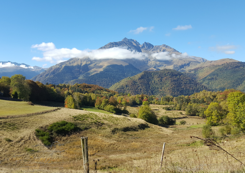 Vue automnale de l’Arbizon depuis la zone intermédiaire de Lançon