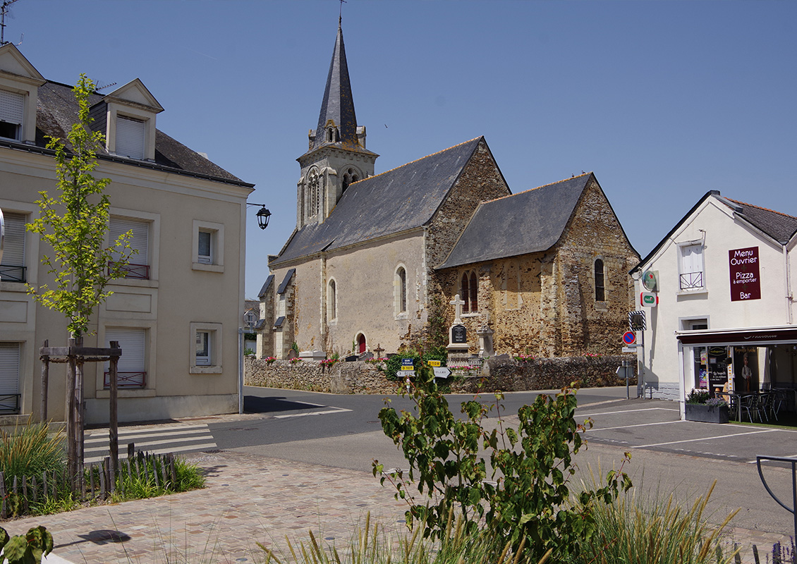 117 BOURG Plce Eglise 0