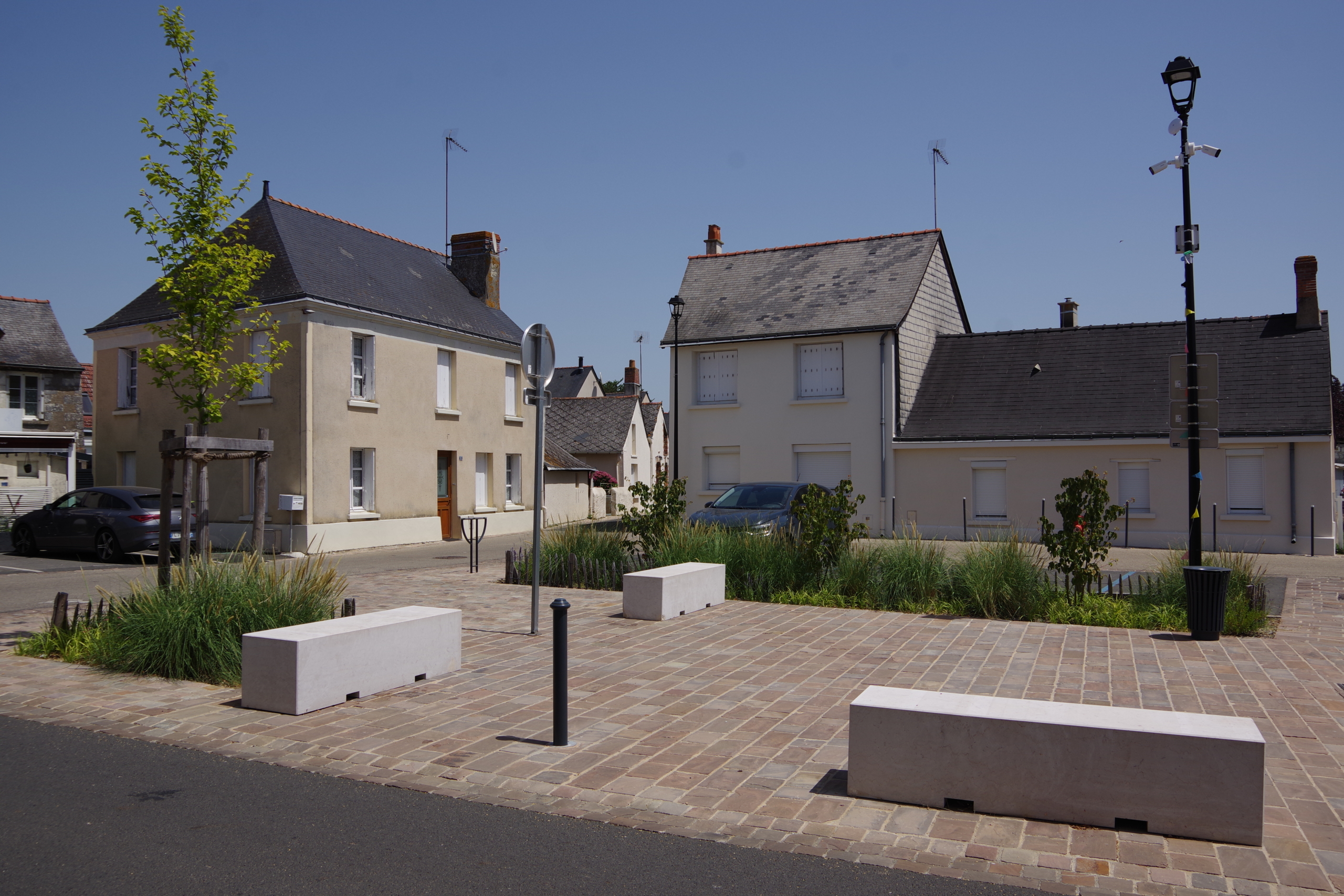 117 BOURG Plce Eglise (2)