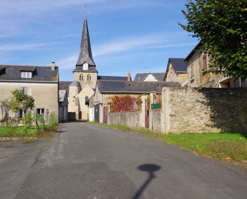 Vue sur l'Eglise de Bierné les Villages et l'entrée du bourg