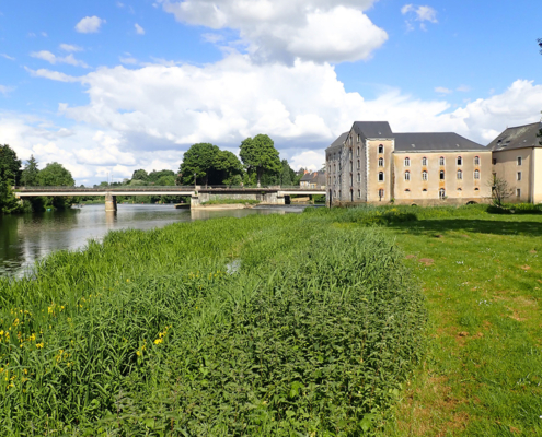 Vue sur les prairies du château